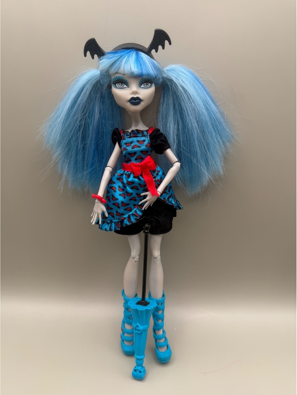 Monster High Ghoulia Yelps Freaky Fusion Doll w/Umbrella & Headband